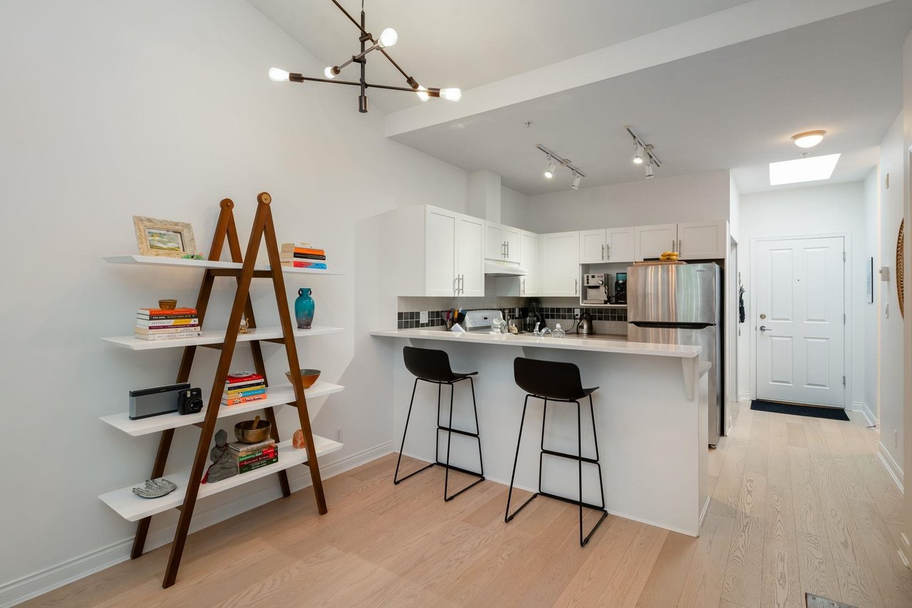 301-1675 W 10th Ave