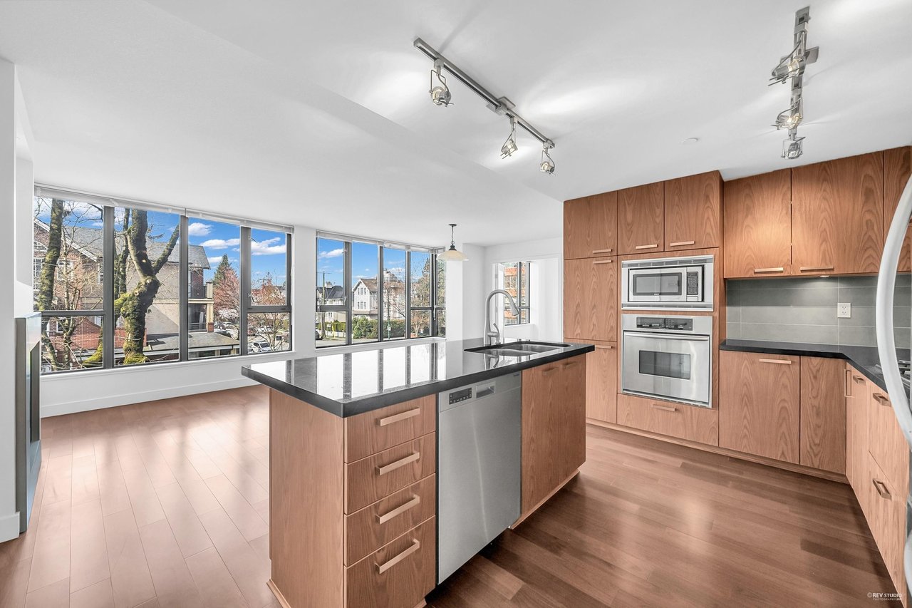 202-3228 Tupper St