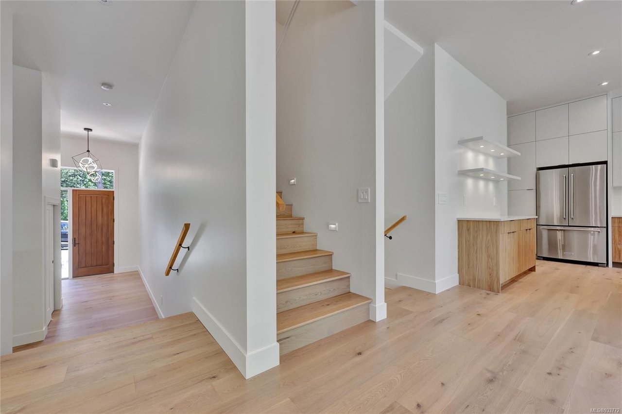 3909 Olympian Wy