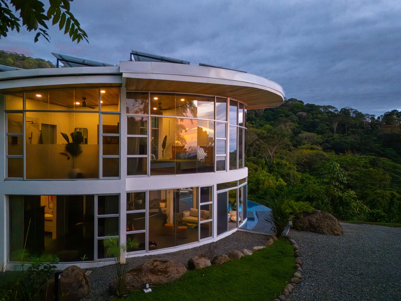 Solar Powered Glass Villa, Ojochal, Puntarenas