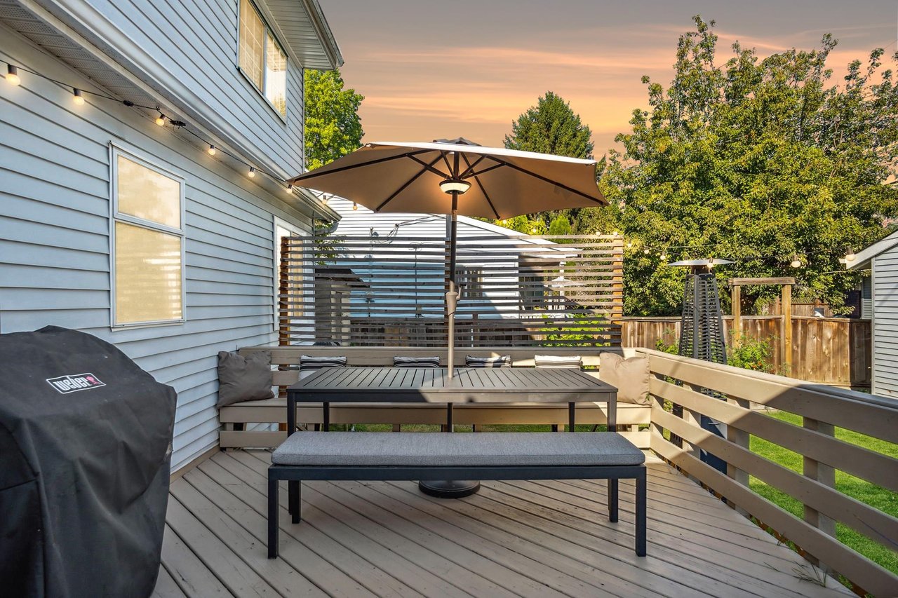 1200 Douglas Cres