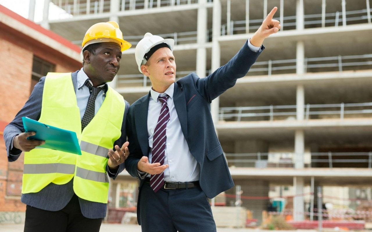 Should You Hire a Contractor or Do It Yourself?