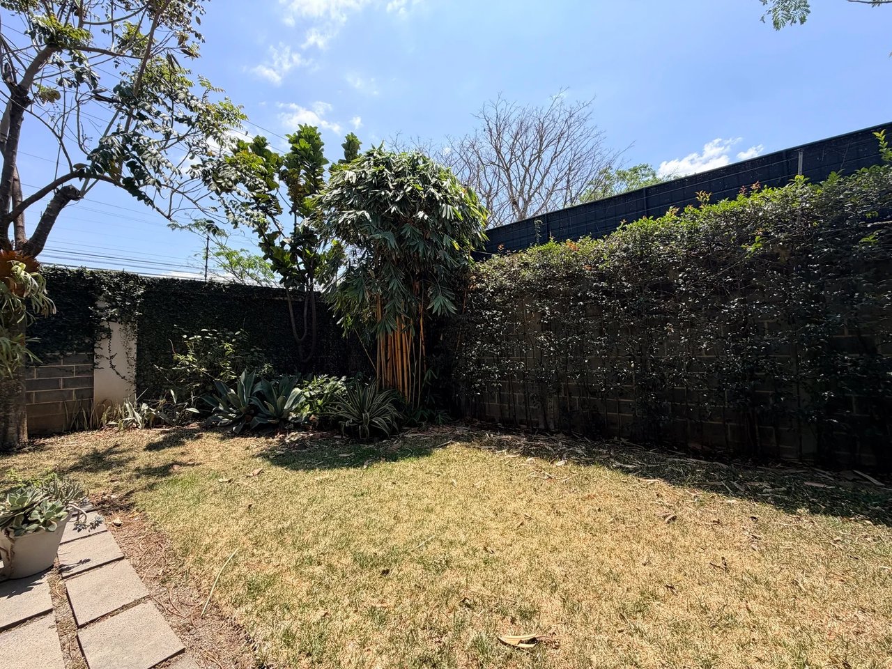 Contemporary Corner Condo, Santa Ana, San Jose
