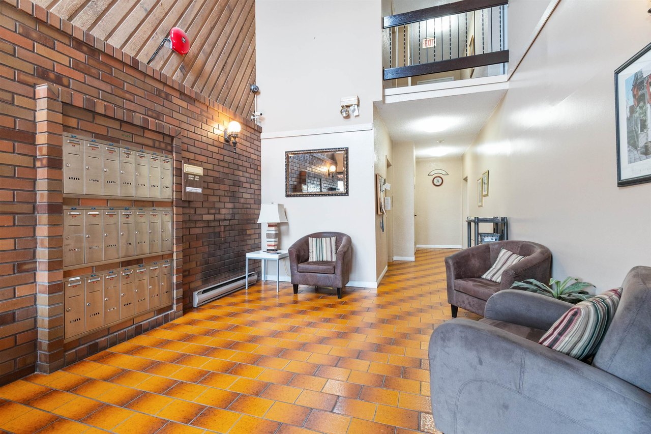 307-9080 Mary St