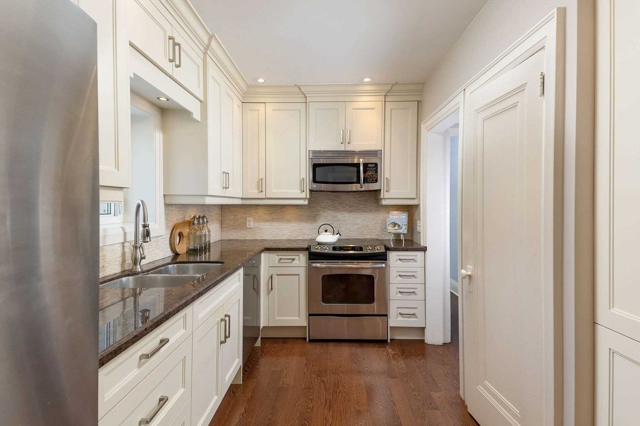 17 Rosewell Ave