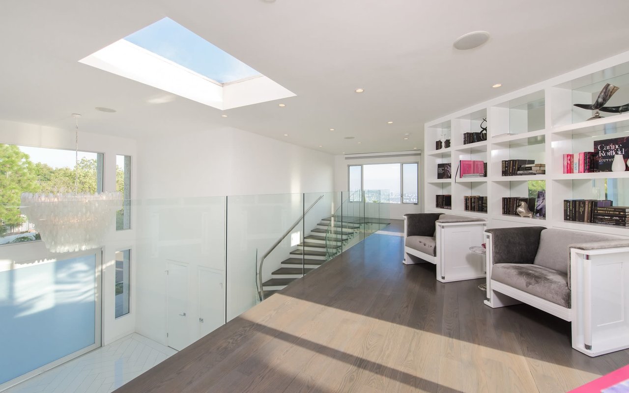 2379 Venus Dr