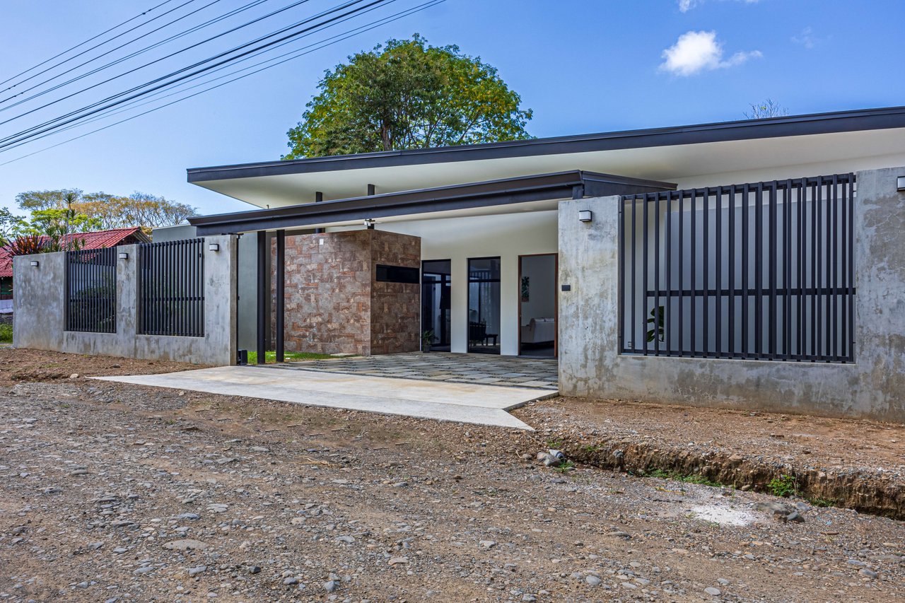 Stylish 3 bed, 3 bath Brand New  Villa in Uvita. 