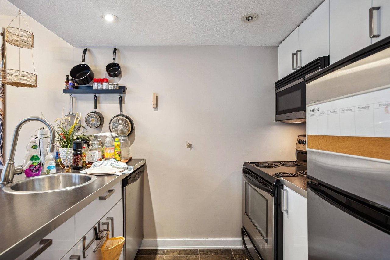 201-2110 Cornwall Avenue, Vancouver