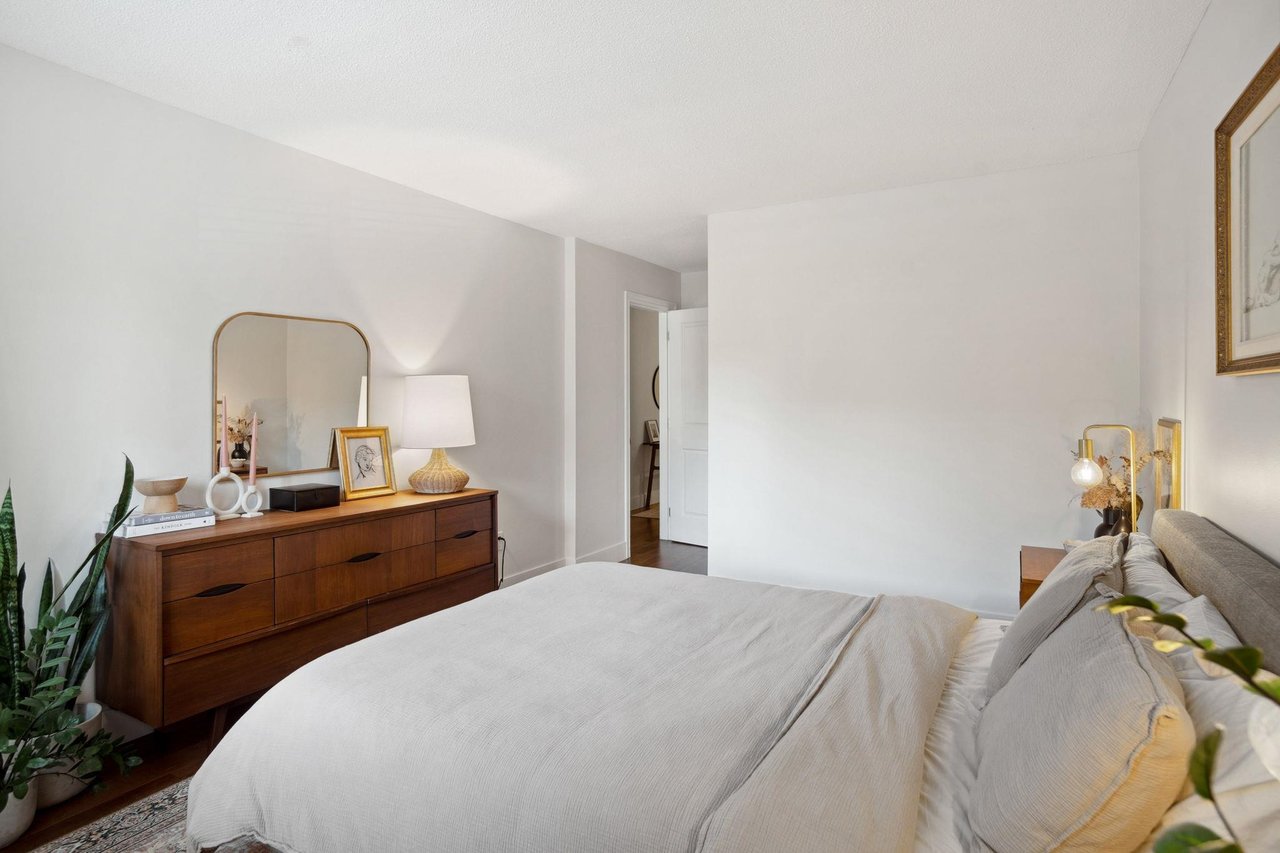 202-1750 W 10th Ave