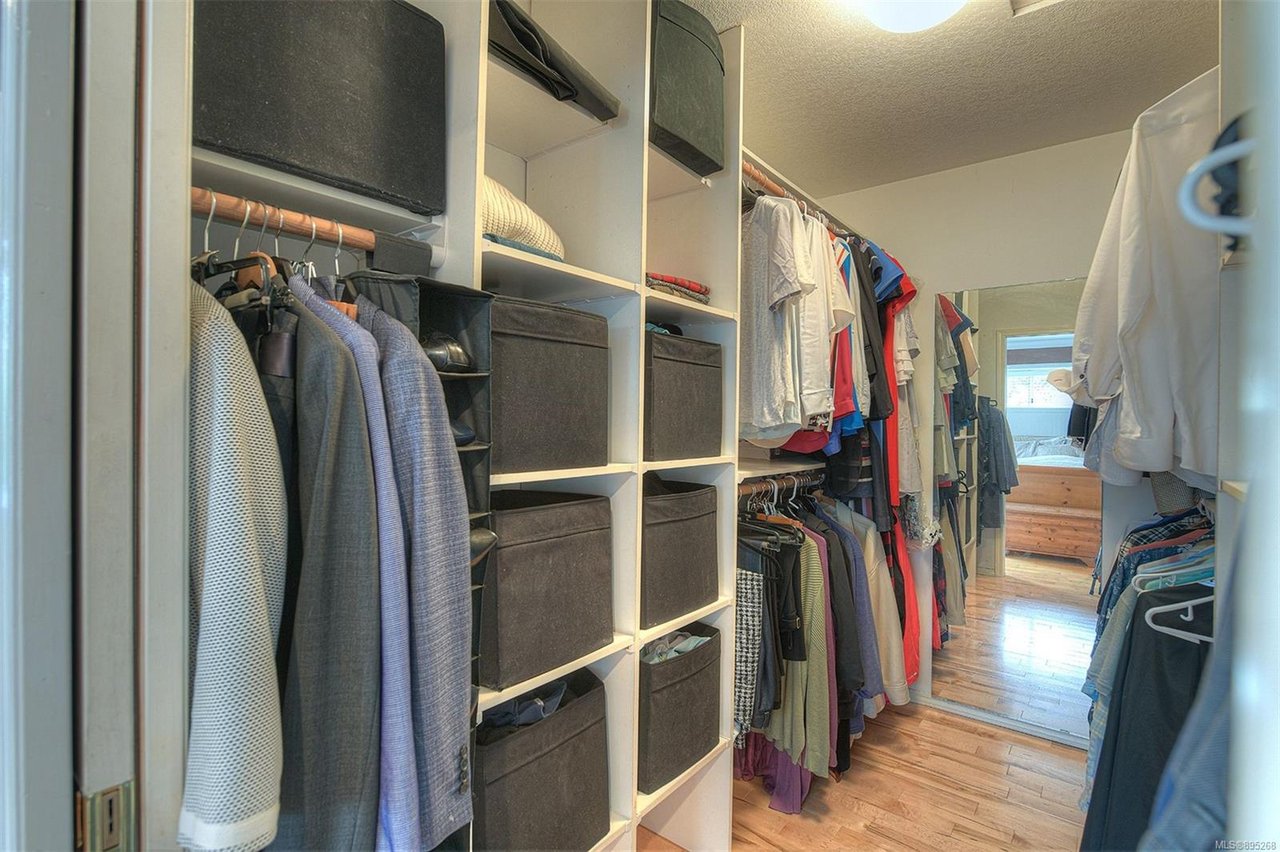 751 Helvetia Cres
