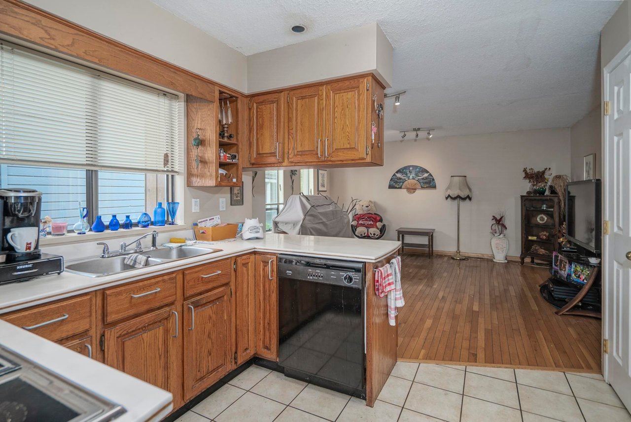 1305 Charter Hill Dr