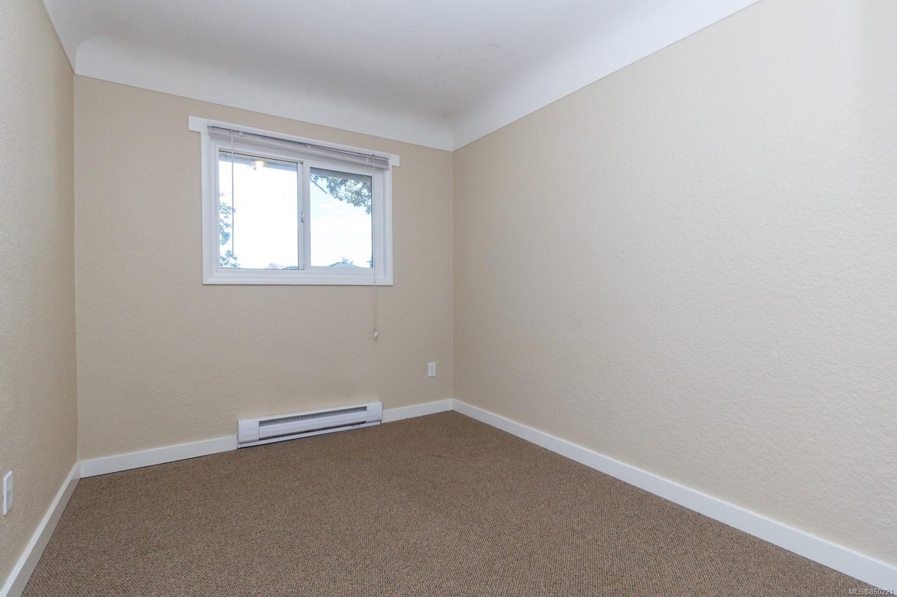 872 Old Esquimalt Rd