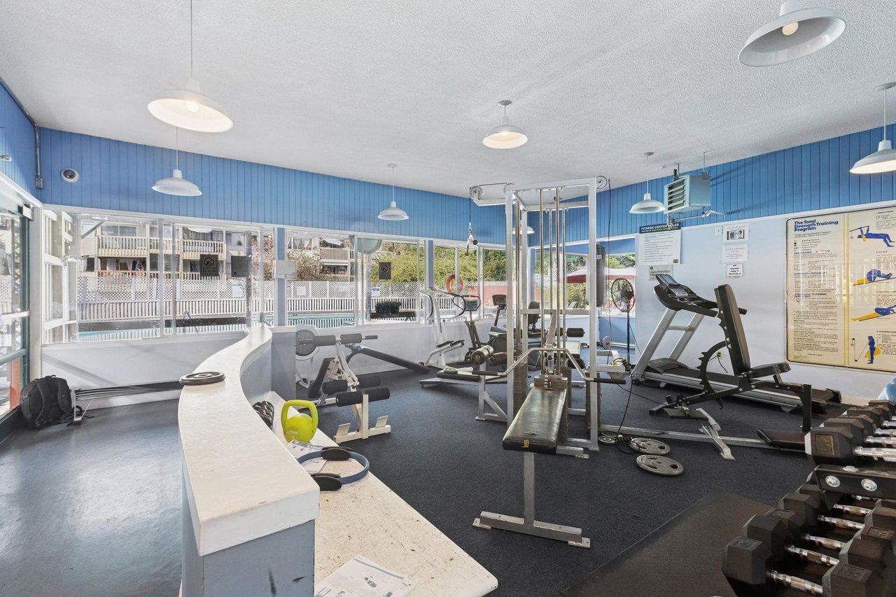 829 Westview Cres