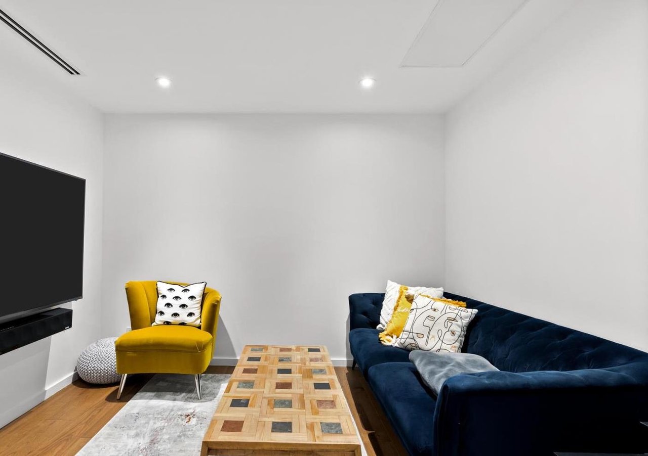 Suite 2605 -180 University Avenue