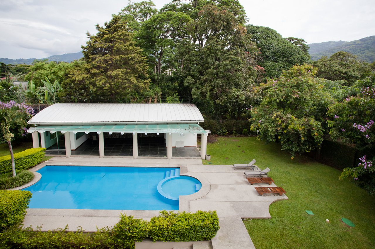 Mountain View Contemporary Apartment, Escazu, San Jose