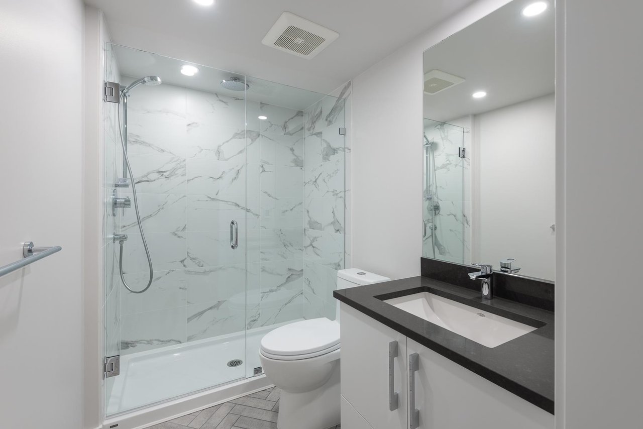 207-2508 Fraser St