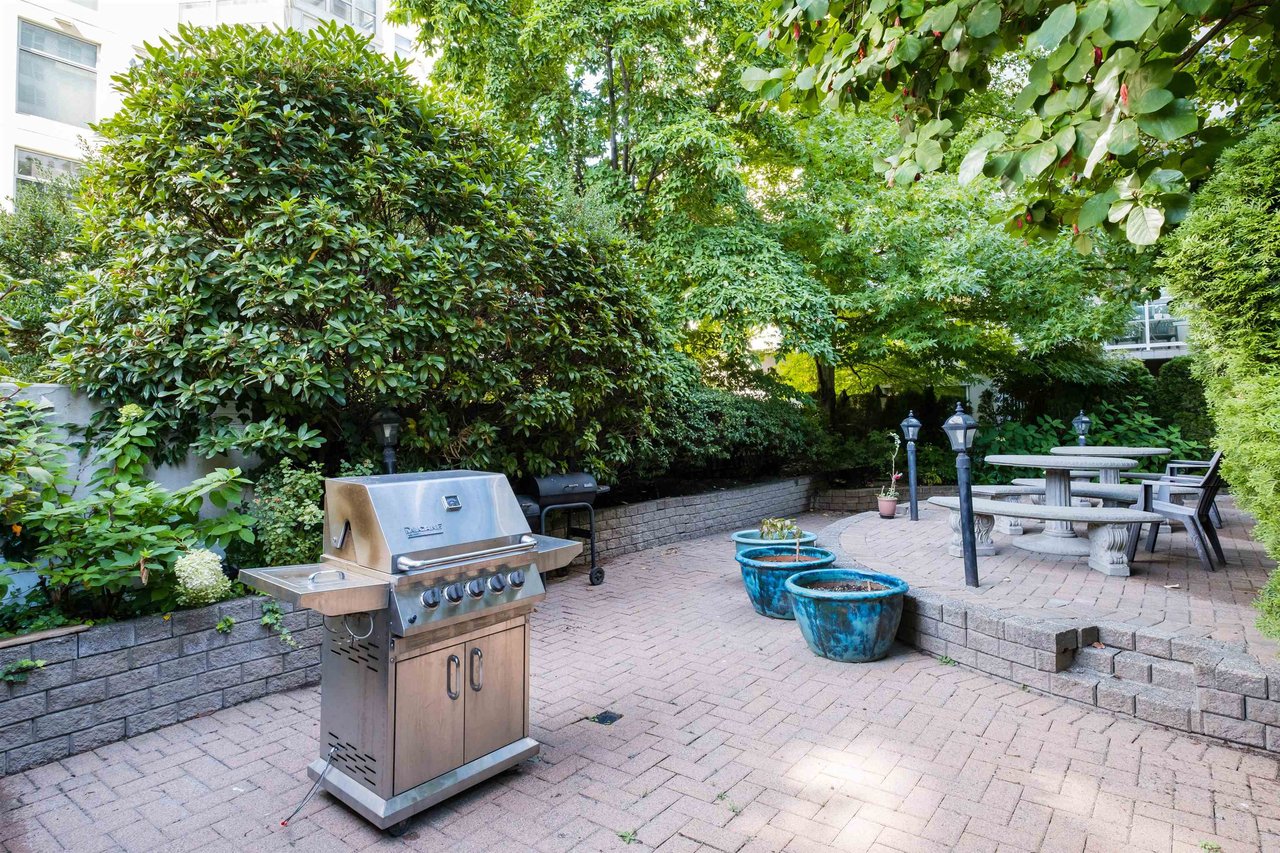208-910 Beach Avenue, Vancouver
