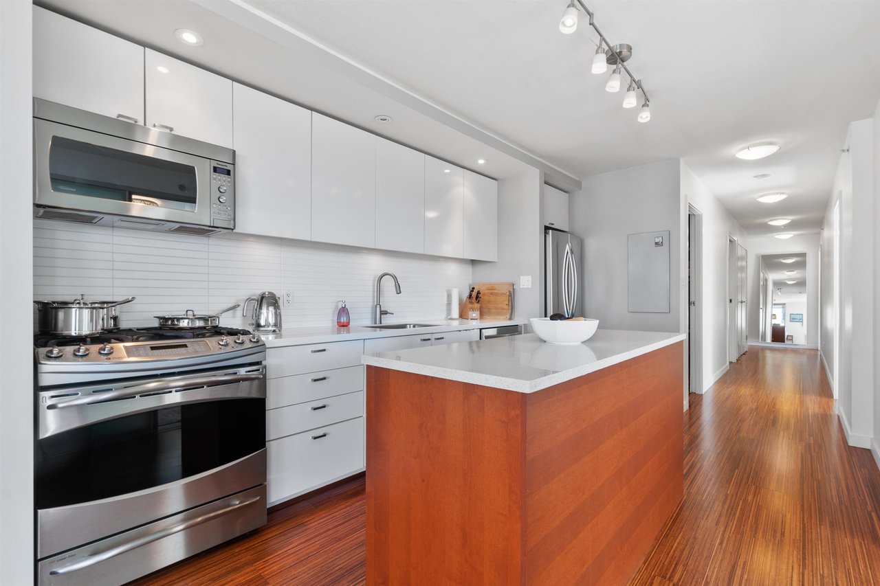 509-328 E 11th Ave