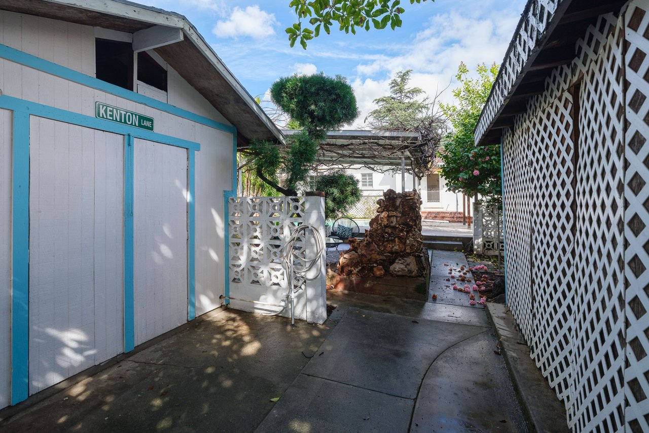2570 Las Lunas Street