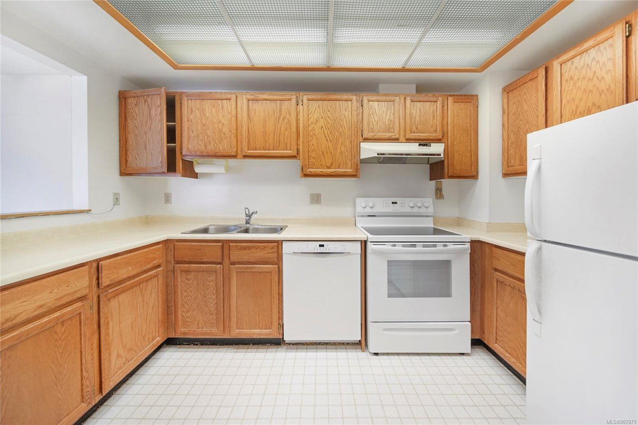 205-1252 Pandora Ave