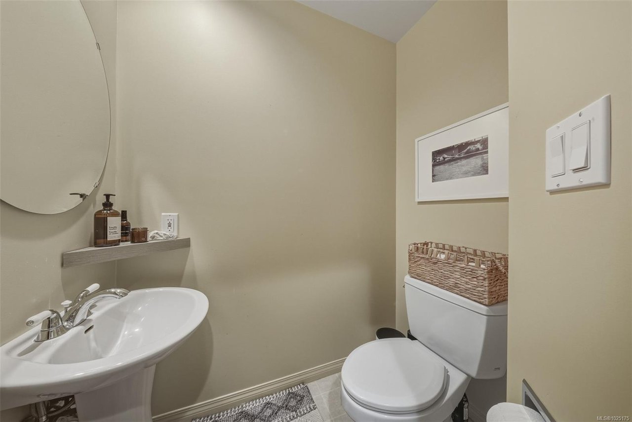 13-60 Dallas Rd, Victoria