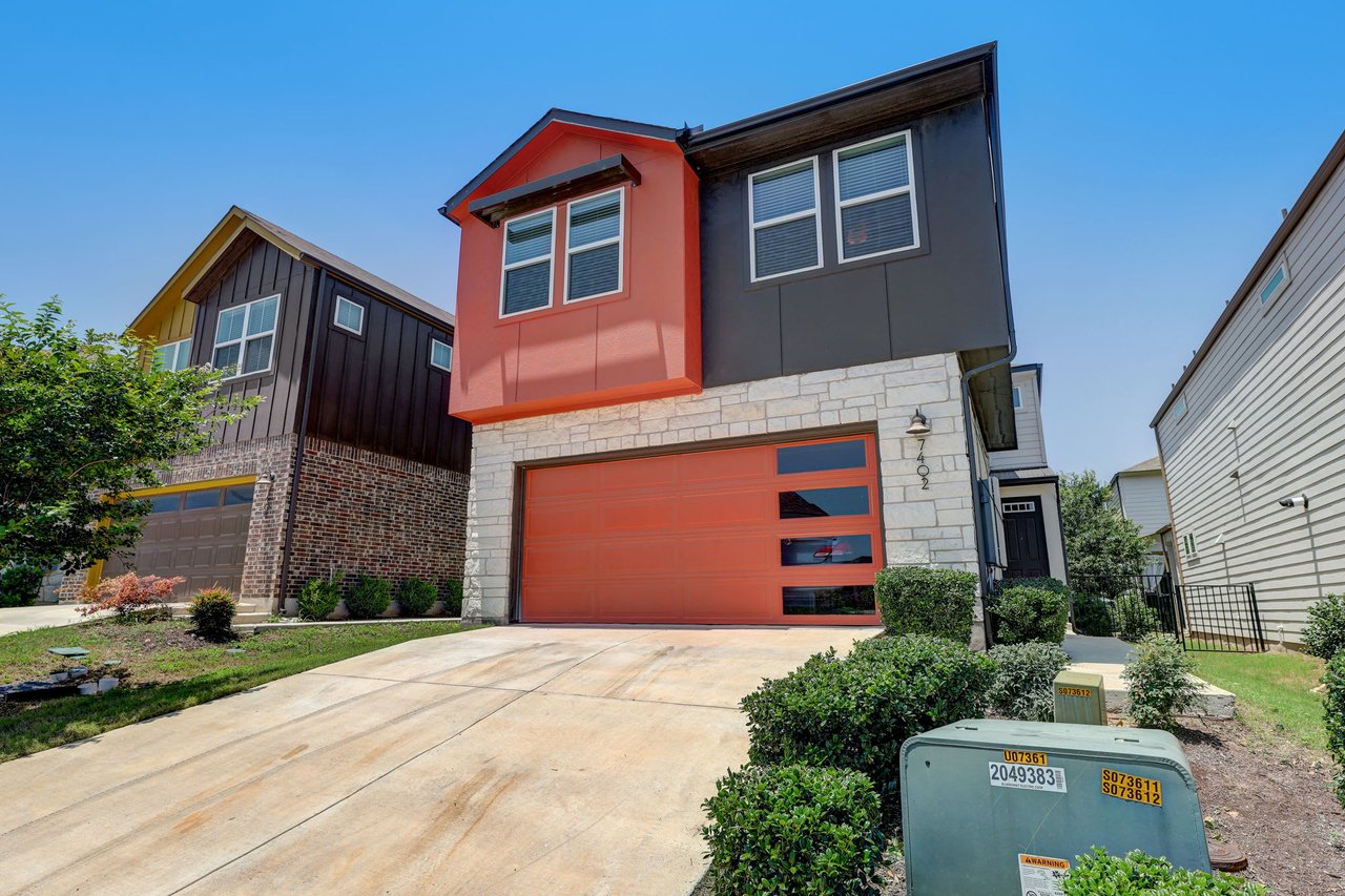Stunning 2021 Meritage Home in Easton Park with FREE Solar Panels! Better Priced Than New Builds and Move-In Ready!