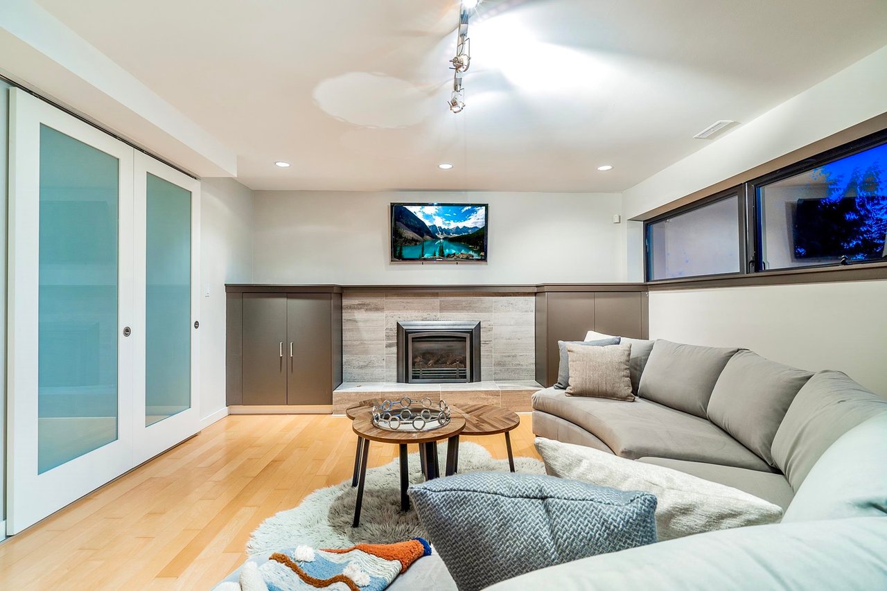 3925 Viewridge Pl