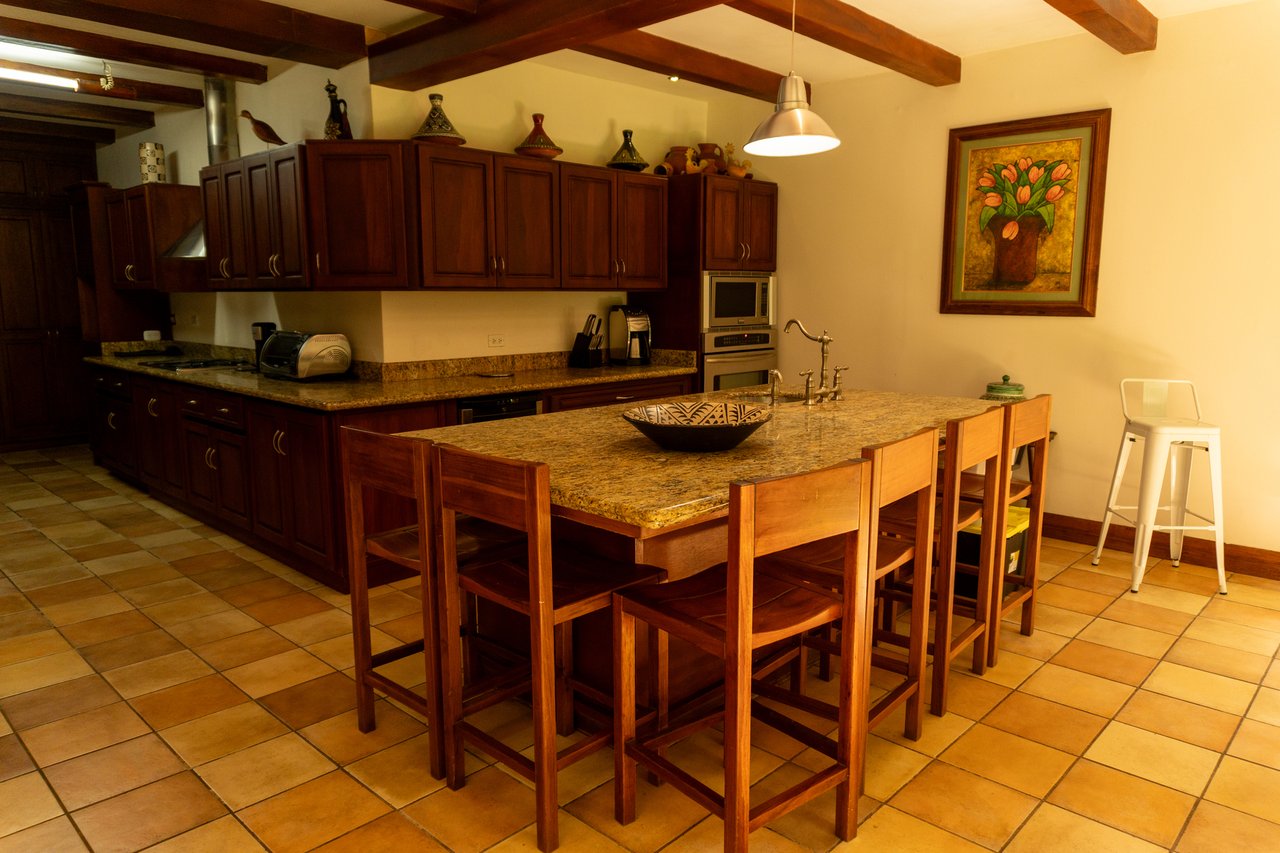 Mountain Estate With Guest Studio, Santa Ana, San Jose