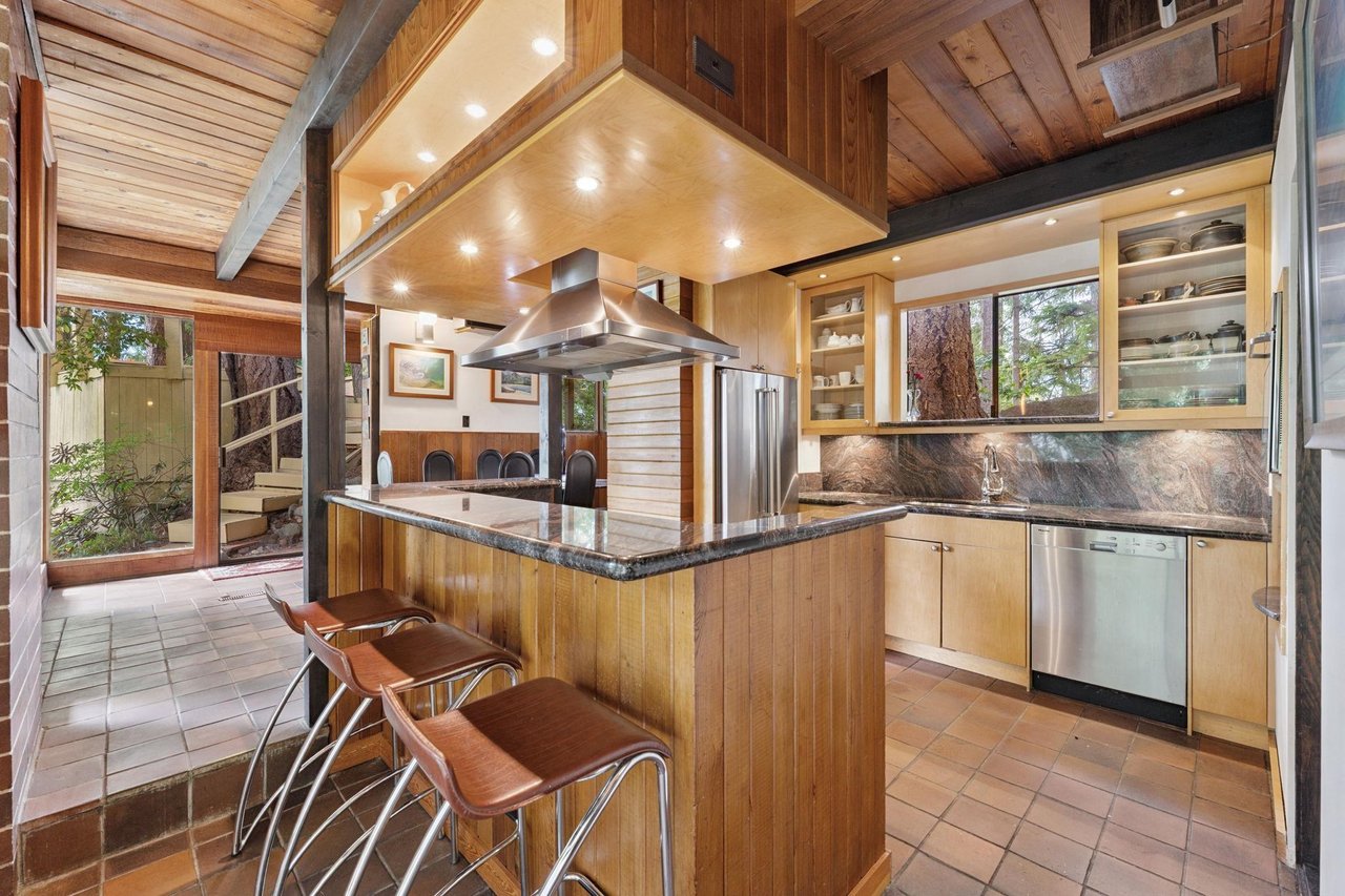 155 Highview Pl