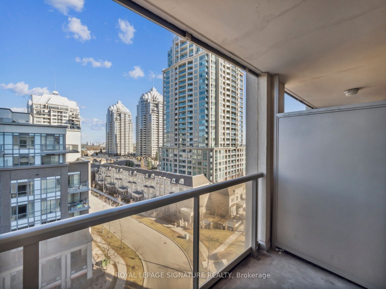 18 Kenaston Gdns 804