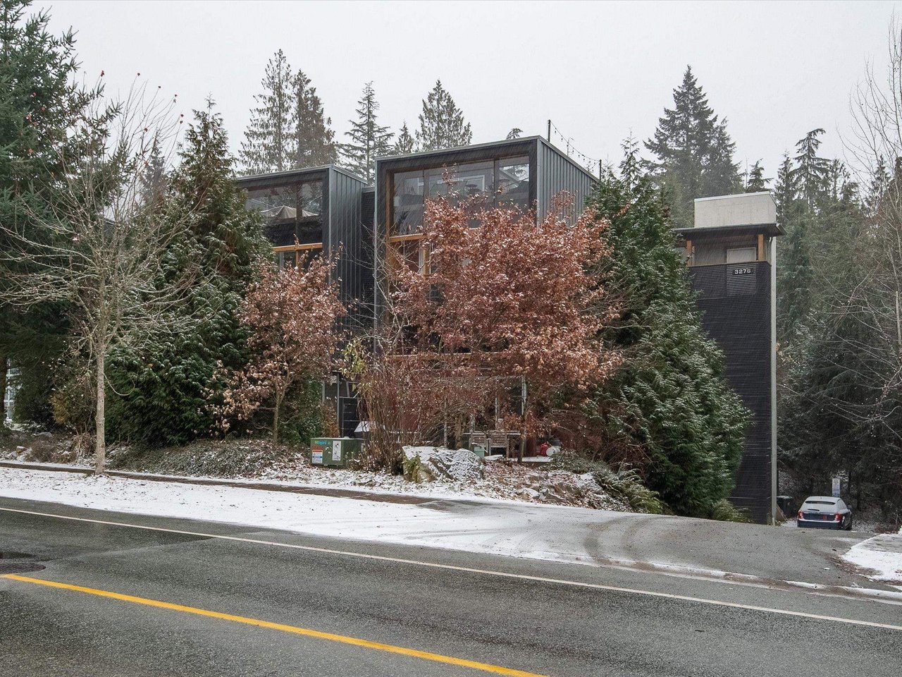 4-3276 Mamquam Rd