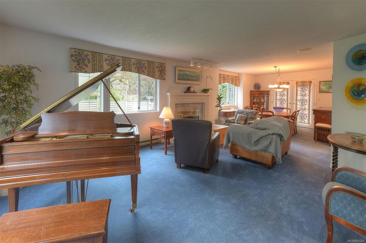 751 Helvetia Cres