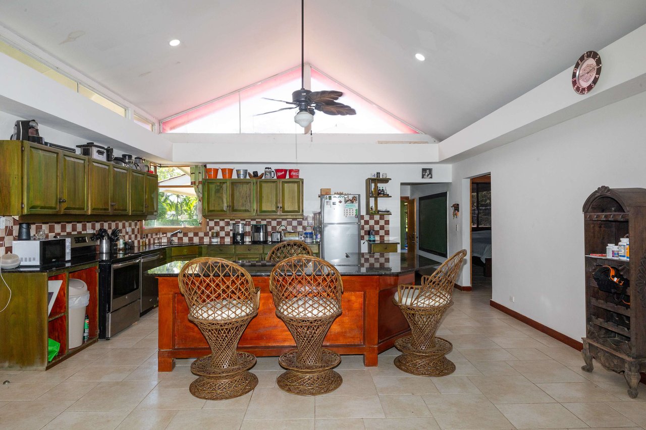 La Casona, 5 BDR Home Close To Quepos Town 