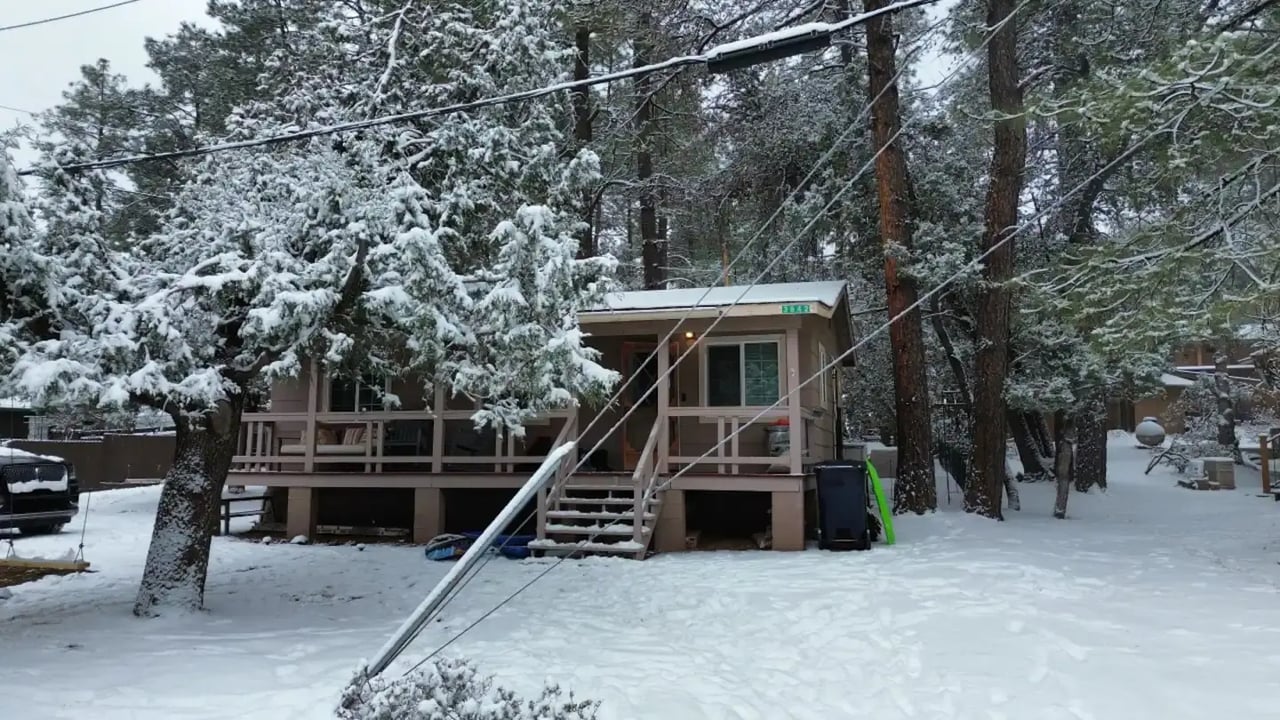 Cozy Mountain Cabin Adorable Town!