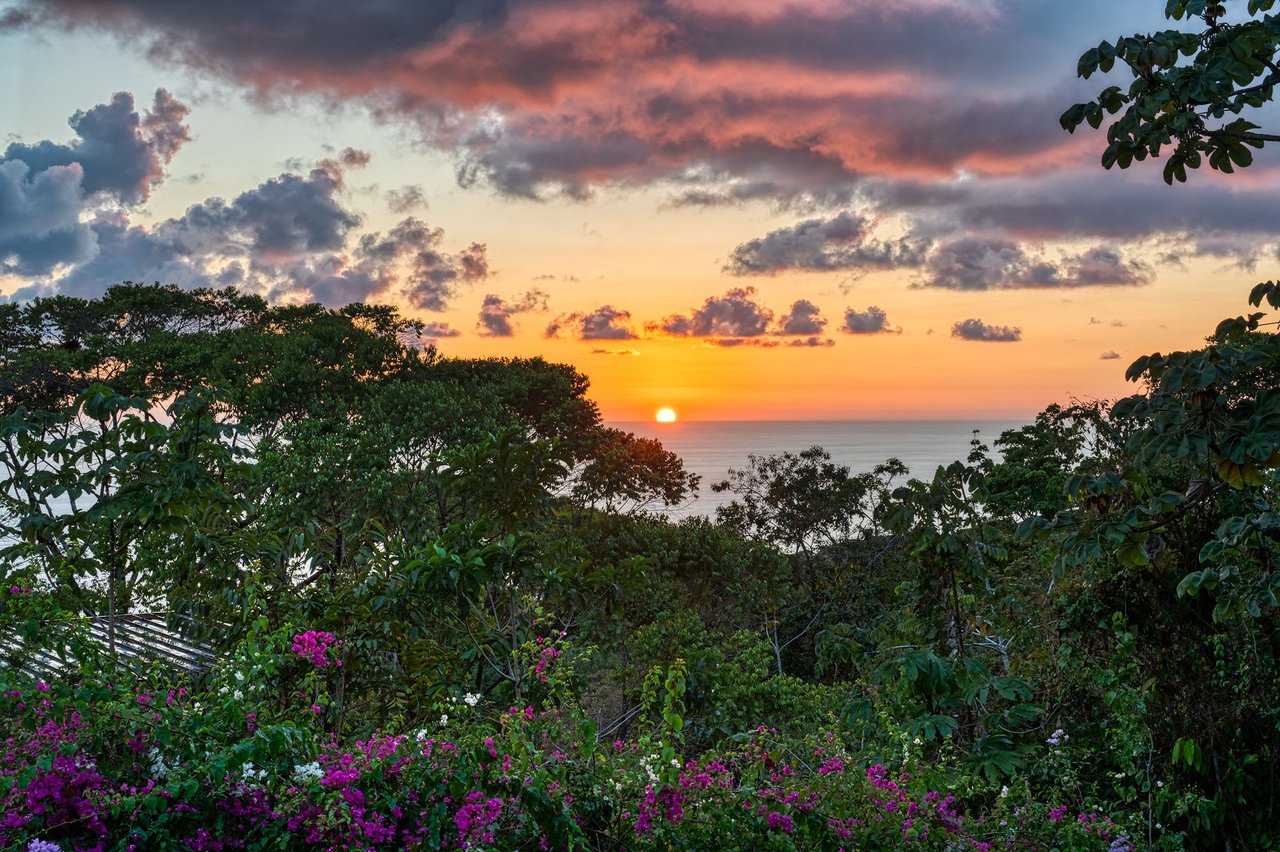 Ocean View 3 Bedroom and 2.5 Bath Home in Sought After Escaleras, Dominical