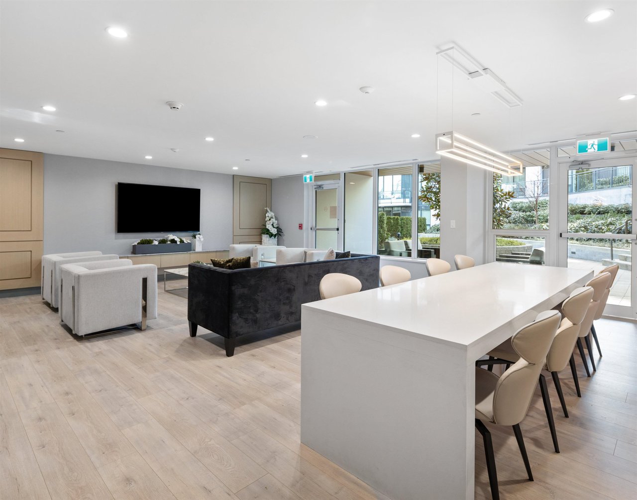 1106-3533 Ross Dr
