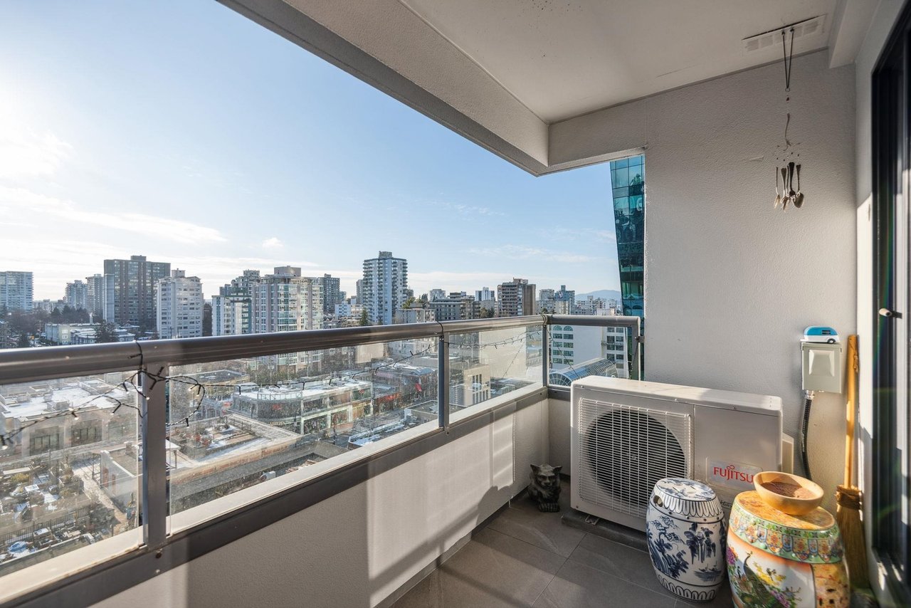 1208-1060 Alberni St