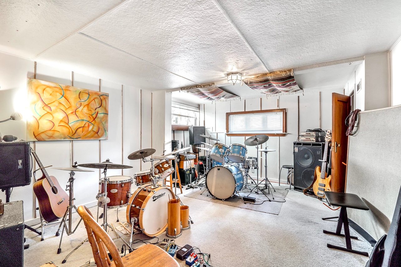 470 W 20th Ave