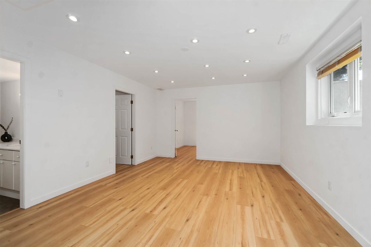 1583 Bowser Ave