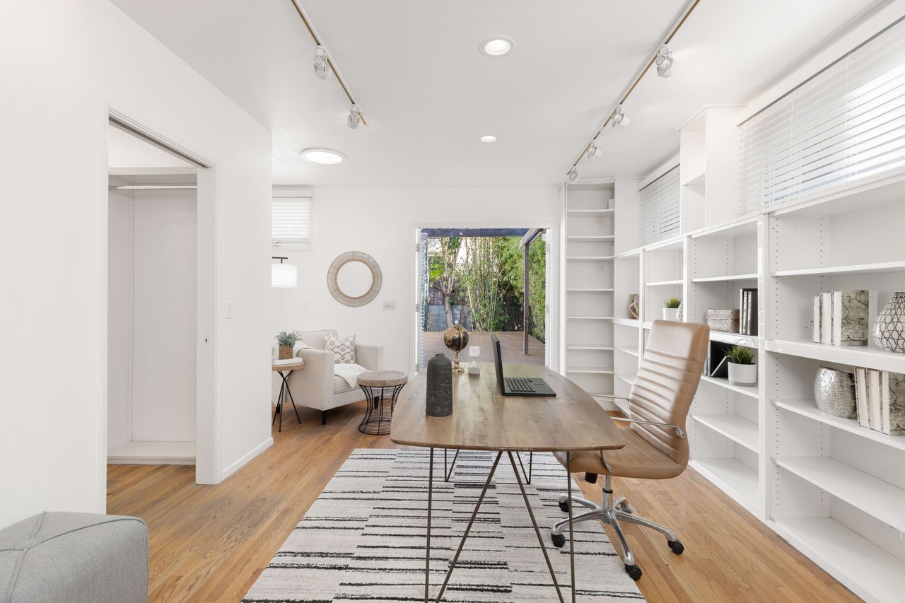 718 Westbourne Dr