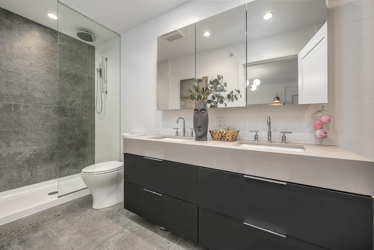 137-2070 Curling Road, North Vancouver