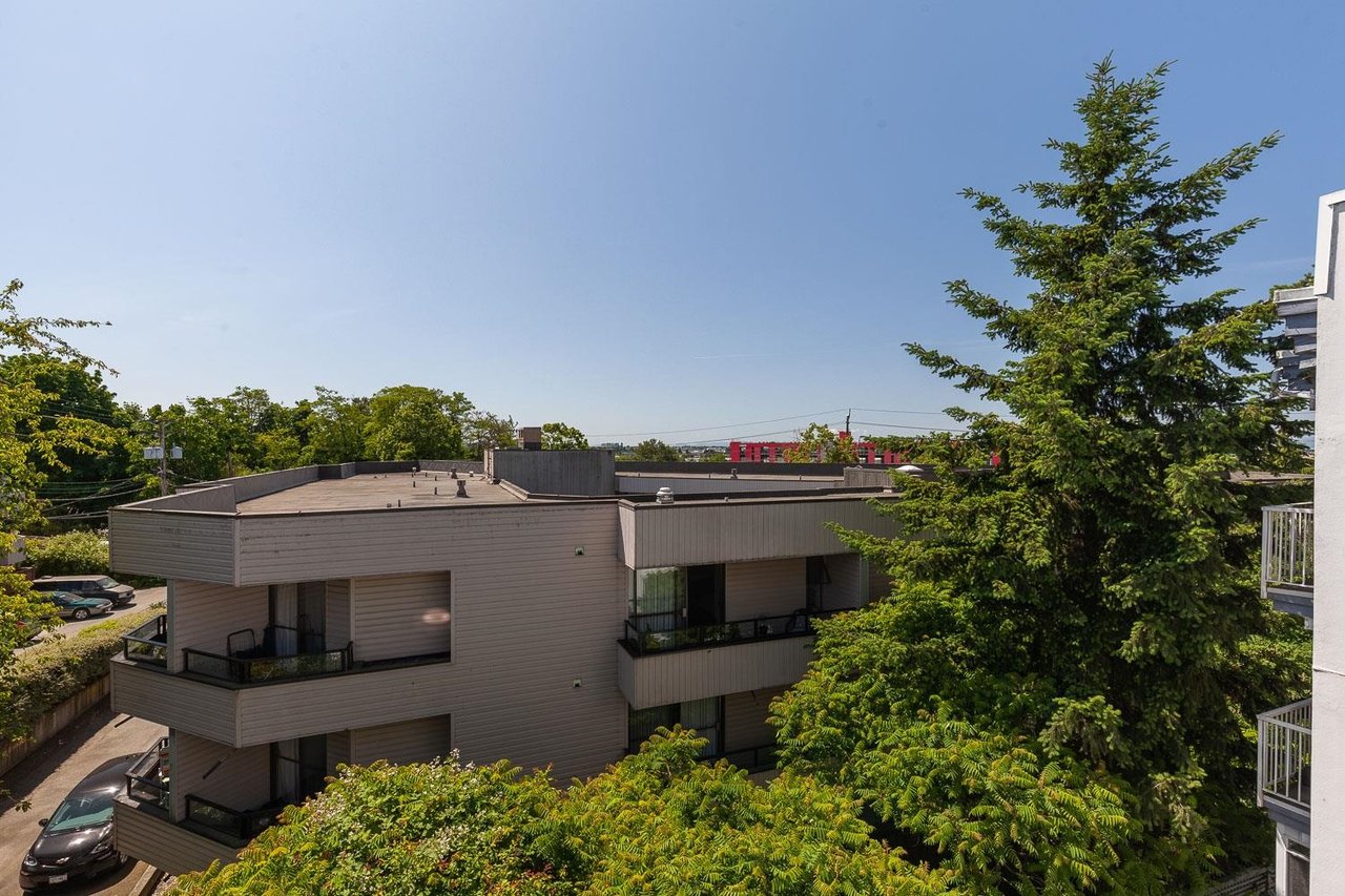 404-8772 SW Marine Dr