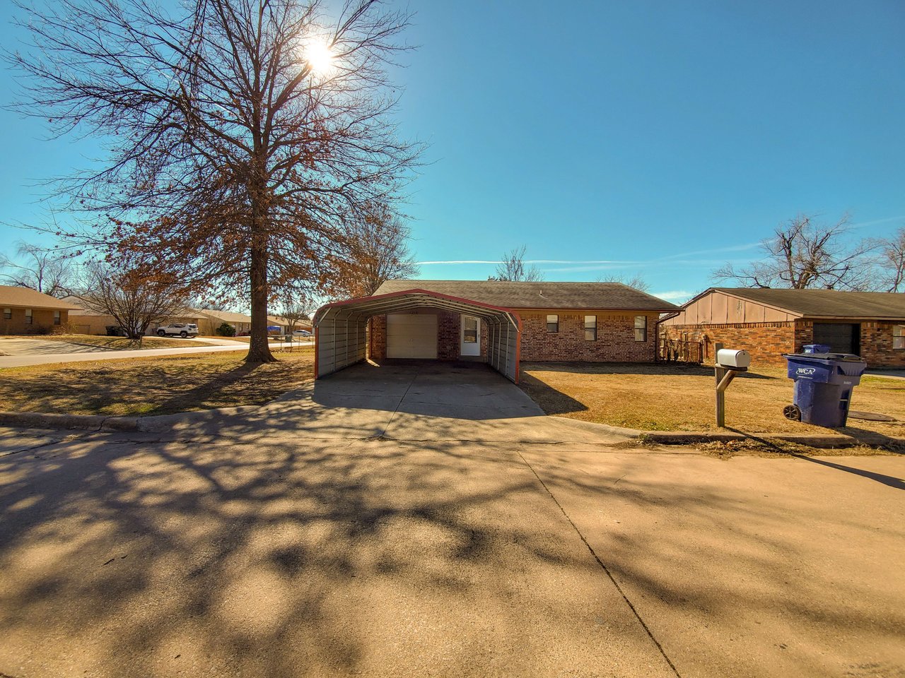 1218 Whispering Glen 