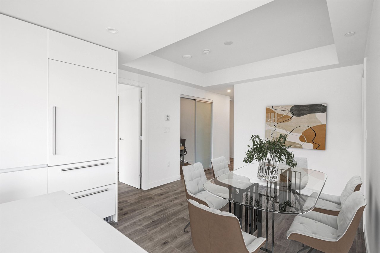 908-200 Klahanie Ct