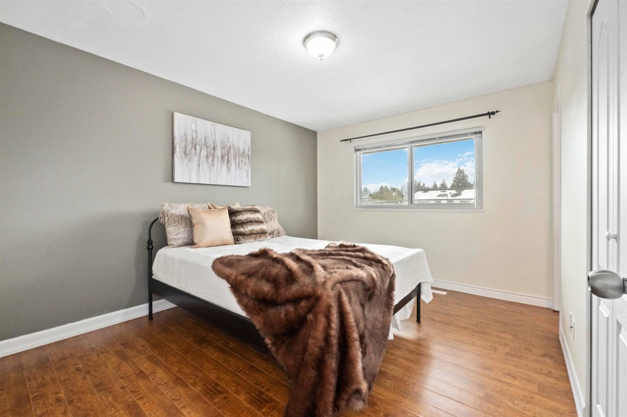 15774 96 Ave
