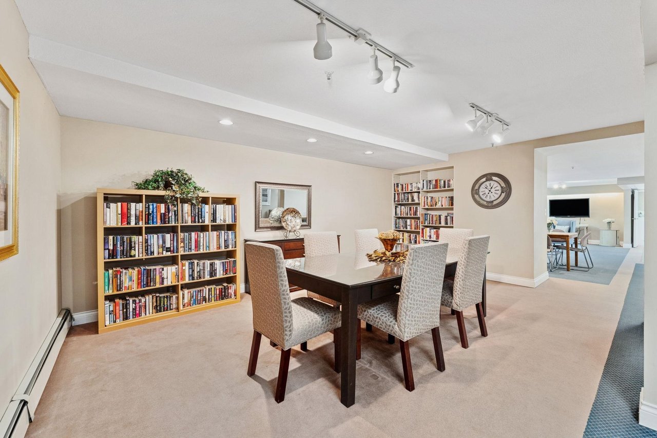 1-2110 Marine Dr