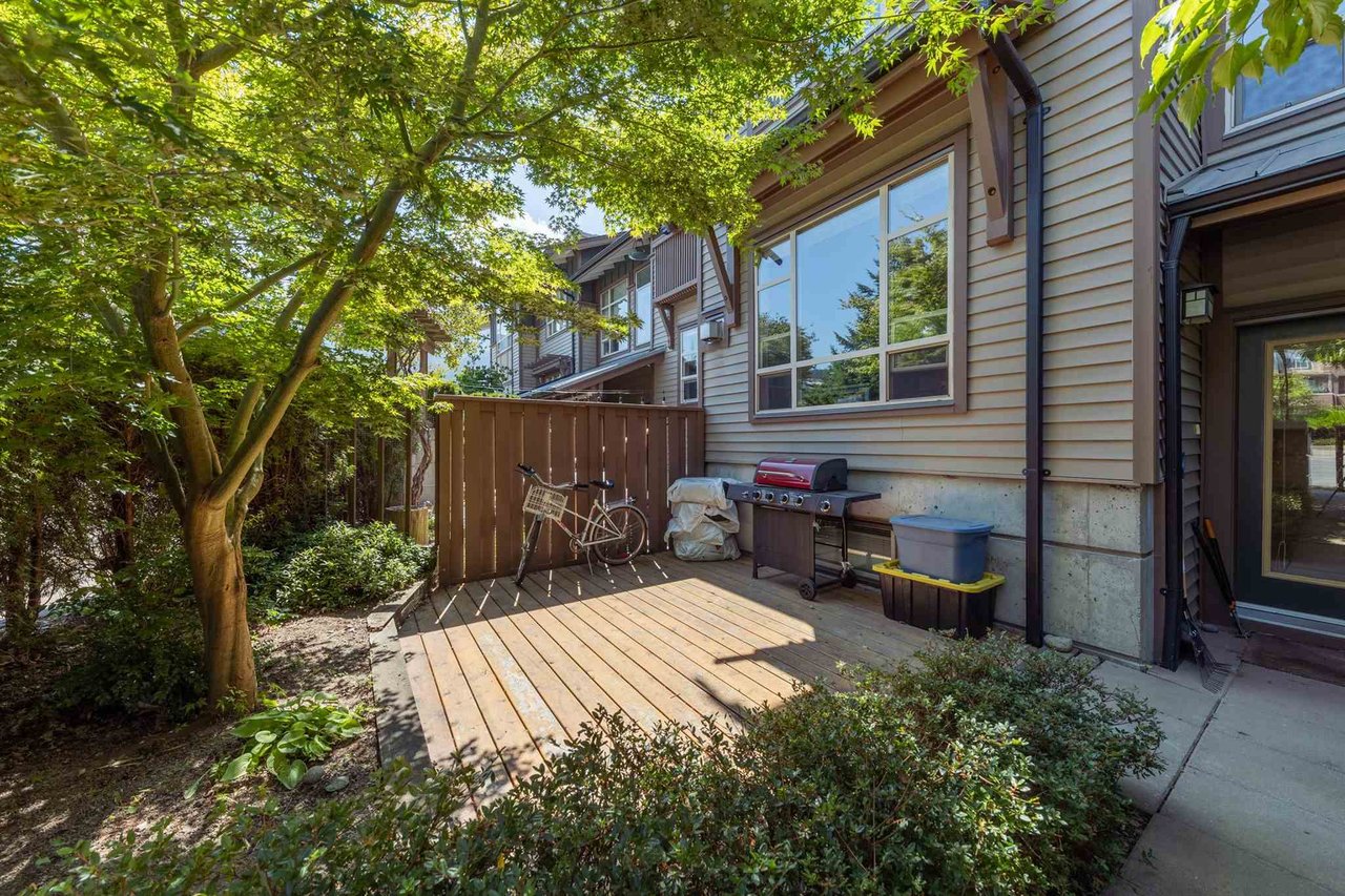1214 Village Green Wy