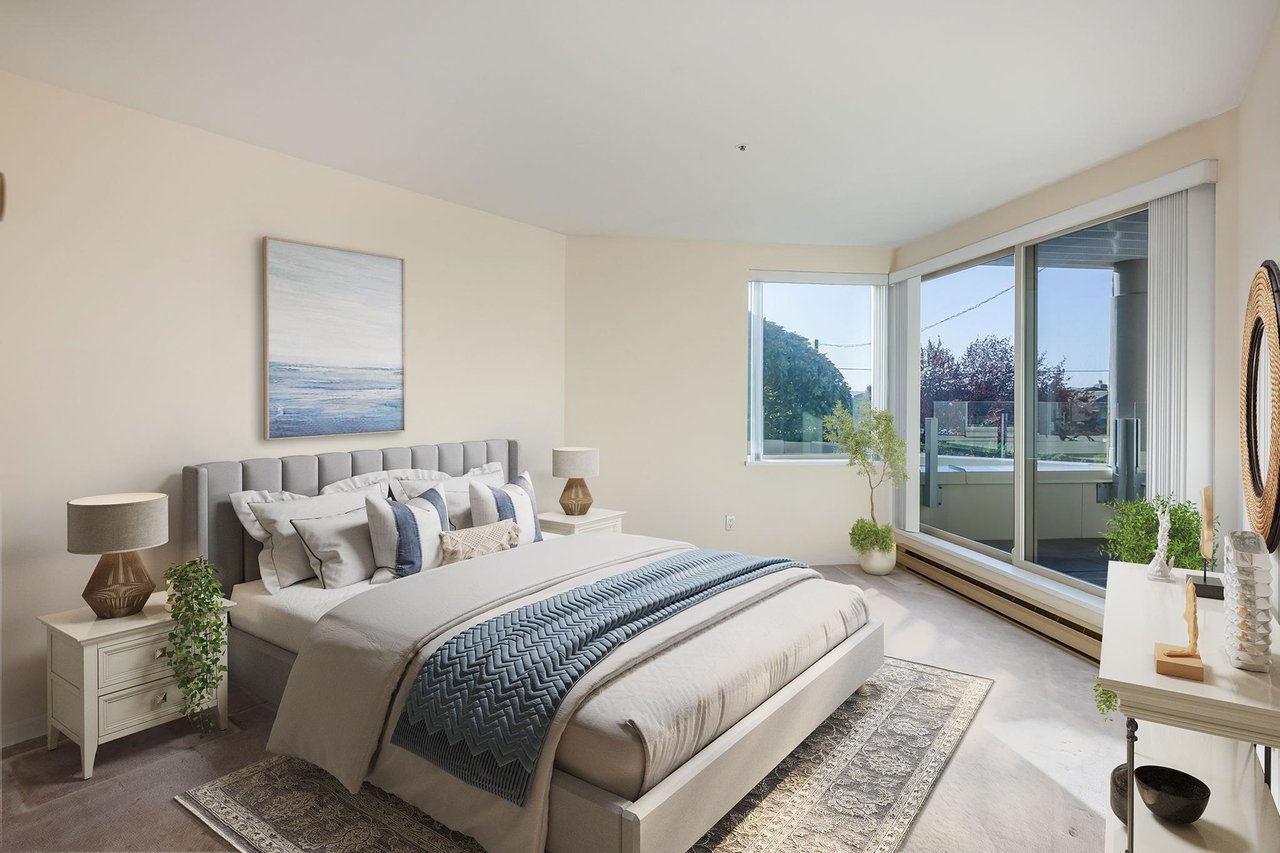 208-2433 Bellevue Ave