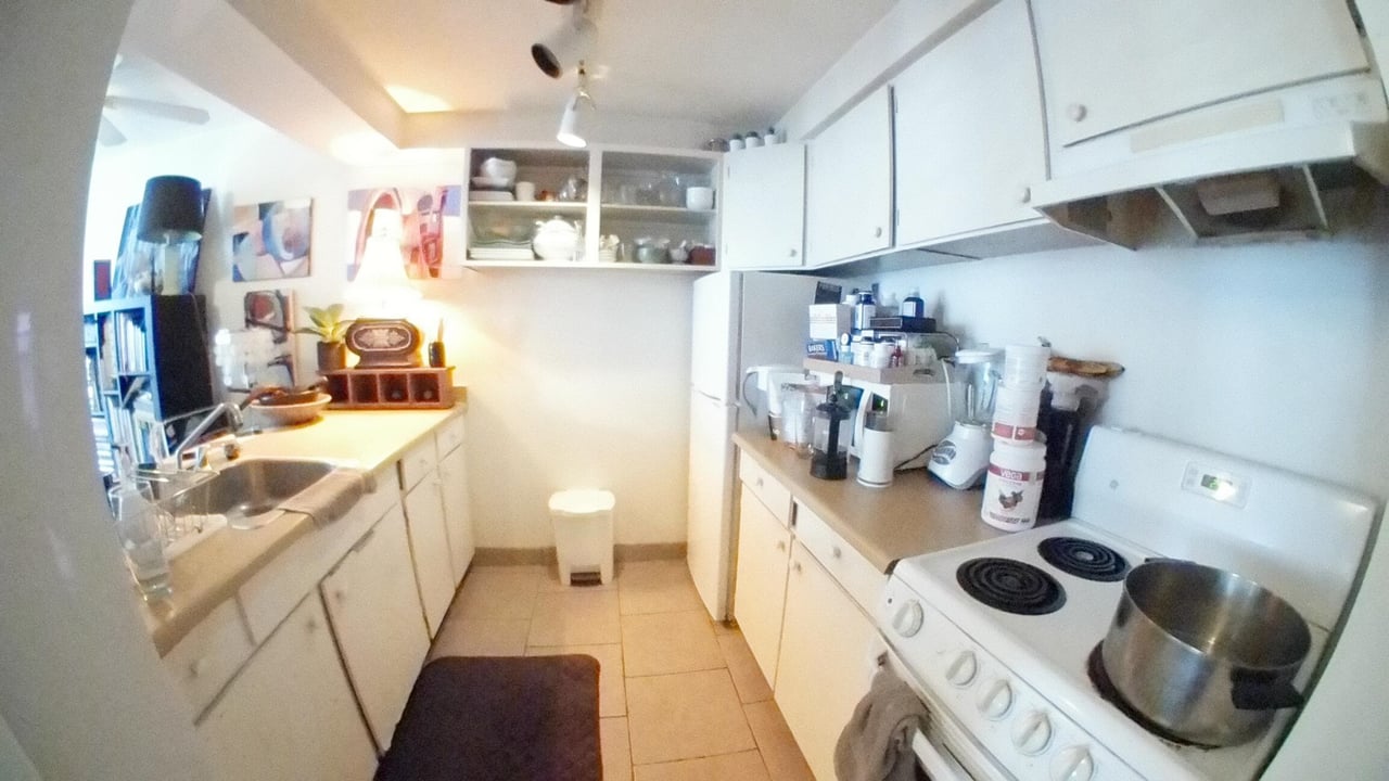 203-1270 Robson St