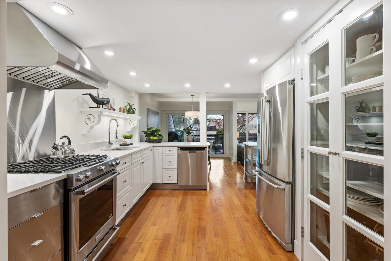 25-4957 Marine Dr